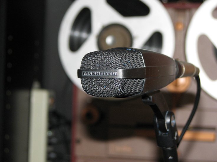 picture of Sennheiser MD421 microphone in Phantom Productions' vintage recording collection