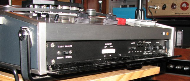 Sony 772 2 track battery 15 ips 7" reel professional portable tape recorder in PPI's vintage recording collection