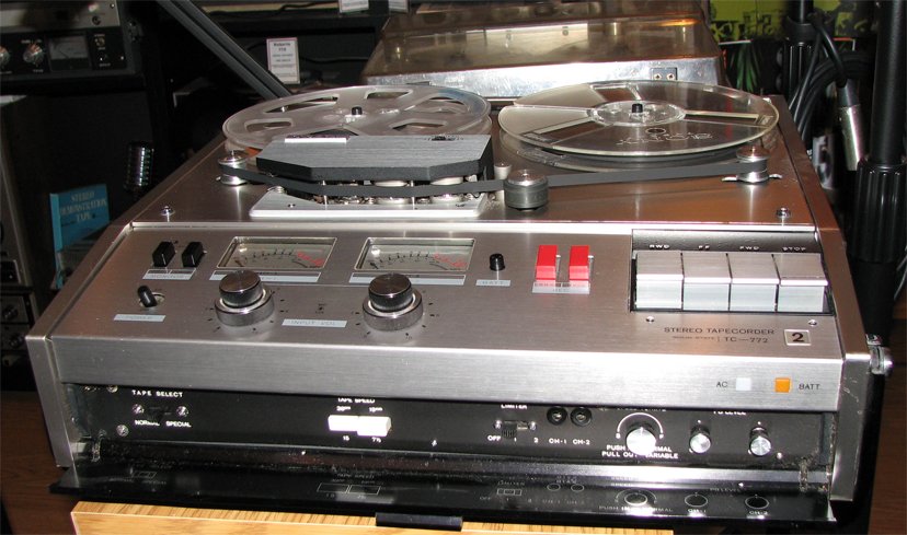 Sony 772 2 track battery 15 ips 7" reel professional portable tape recorder in PPI's vintage recording collection